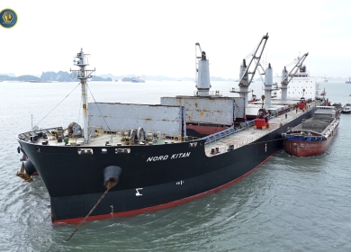 HOẠT ĐỘNG LOAD HÀNG TỪ TÀU MV NORD KITAN – 55.000 TẤN THAN INDONESIA 