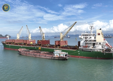 PHÓ TỔNG GIÁM ĐỐC TNV HẢI DƯƠNG CÓ MẶT TẠI TÀU MV FU XING 22 CHỈ ĐẠO LOAD HÀNG